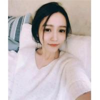 提着酒瓶摇摇晃晃 笑