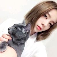 提着酒瓶摇摇晃晃 笑
