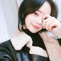 提着酒瓶摇摇晃晃 笑