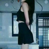 提着酒瓶摇摇晃晃 笑