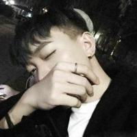 陈傲. 泪无法停止，站在雨中