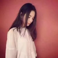 . 沾有泪痕的衣枕幼稚的