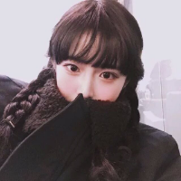 侧颜迷人. 十年之心起初于平淡，