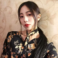 希望喂魔鬼，热情养狂风。 想做你的枕边书怀中猫