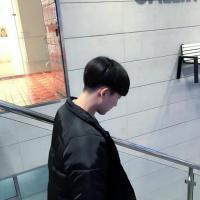 不能一直踮着脚尖爱一个人。 不用为了那些不值得的