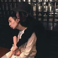 希望喂魔鬼，热情养狂风。 听说你喜欢海 所以我