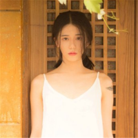 往事匿于风。 世界如此美妙，我却如