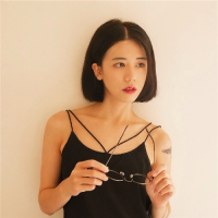 往事匿于风。 世界如此美妙，我却如