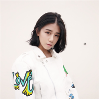 往事匿于风。 世界如此美妙，我却如