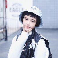 所有梗咽都会汇聚成一句没事 我们在爱里挣扎不肯就
