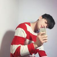 持刀少女 真想停下来歇一歇 怎