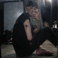 持刀少女 真想停下来歇一歇 怎