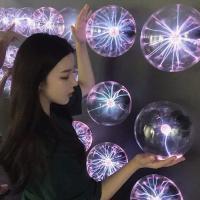 持刀战情场 抬头仰望天空，却突然