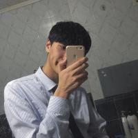 愿你安好。 日光下的你，并不倾城