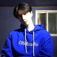 愿你安好。 日光下的你，并不倾城