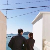 “我们总是在知道回不去的时候才最想回去。 记忆底层的 伤感和孤