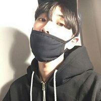 浪久厌孤 把脖子放在围巾里，秋