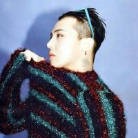 齐五岁. “结婚时也给我张请柬
