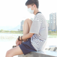 闻讯 一个人身边没有人，就
