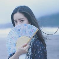 北甍 泪盘旋在悲伤的眼里，