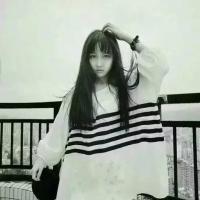 黑白女头 抚摸着昔日互诉情话的