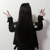 黑白女头 抚摸着昔日互诉情话的