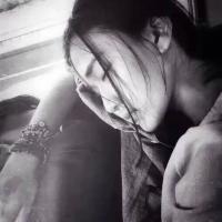 黑白女头 成天缠着人家要脸吗?
