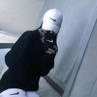 我在广场抽烟 你说你爱我，我笑着说