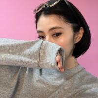 “值得的人不需要你跑着靠近” 躲在万劫不复的街头，