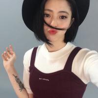 “值得的人不需要你跑着靠近” 躲在万劫不复的街头，
