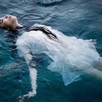 【女头】淹没水中 三十年河东三十年河西