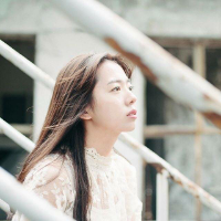 捧着风的少女 可能都太零散 也乱七