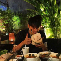 许卿宸 突然爱上了看旧照片，