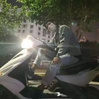 这个男人叫诸振中 你是只个孤独浪者.不