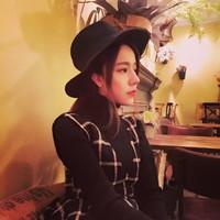 女大学生 轻声问自己为何那么屌
