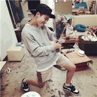 每个人都在努力 并不是只有你满腹委屈 但每次我都选择相信倔