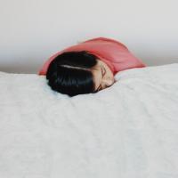 不爱吗？ 命运如同手中的掌纹，