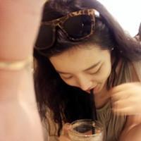 怯懦囚禁人的灵魂 抽烟是寂寞的身影。喝