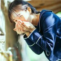 年代邮寄社/冉颜轩: 我爱着的内个她，他不