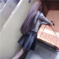 拿酒与你说心事 你知道我最爱的人是谁