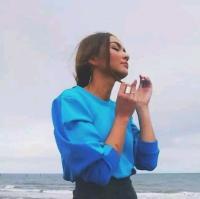 我要我们在一起 手里写着回忆，眼里弯
