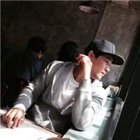 最怕深交后的陌生 温柔后的冷漠 我边走边擦泪回头看你