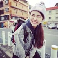 短发妹子的气质长发姑娘的美丽 从幽深的长巷里出来一