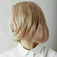 短发妹子的气质长发姑娘的美丽 从幽深的长巷里出来一
