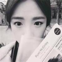 耀眼的人很多 可闪到我的只有你一个。 我记得我曾经向别人炫
