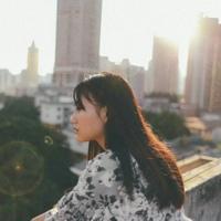 女 重叠泪痕缄锦字，人生