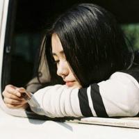 女 重叠泪痕缄锦字，人生
