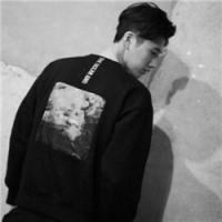 - 要有多坚强，才敢念念