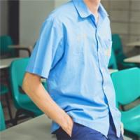 - 要有多坚强，才敢念念
