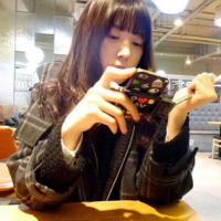 撕。女神在看^_^ 微笑不是笑容，是痛到